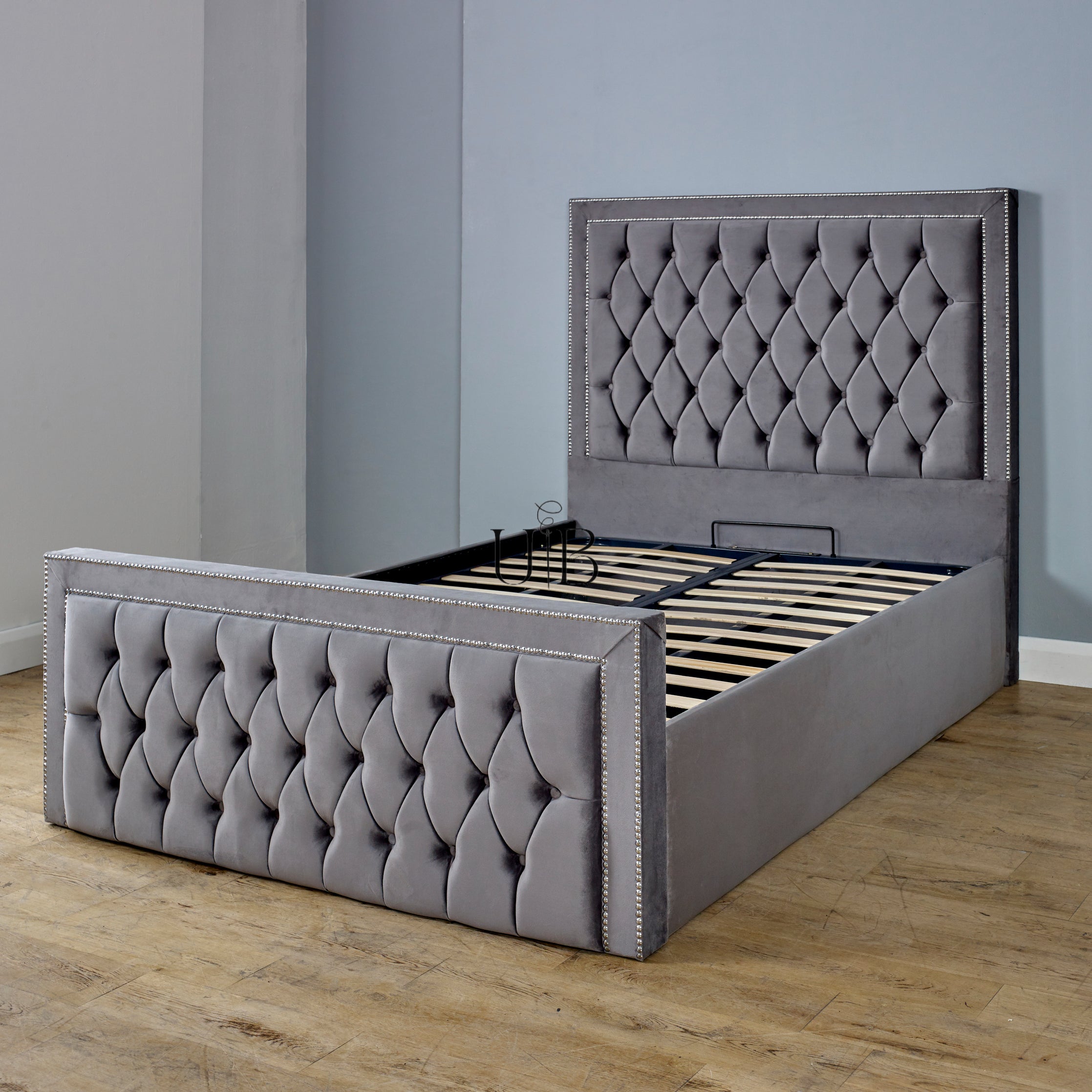 Regency Beaded Ottoman Bed