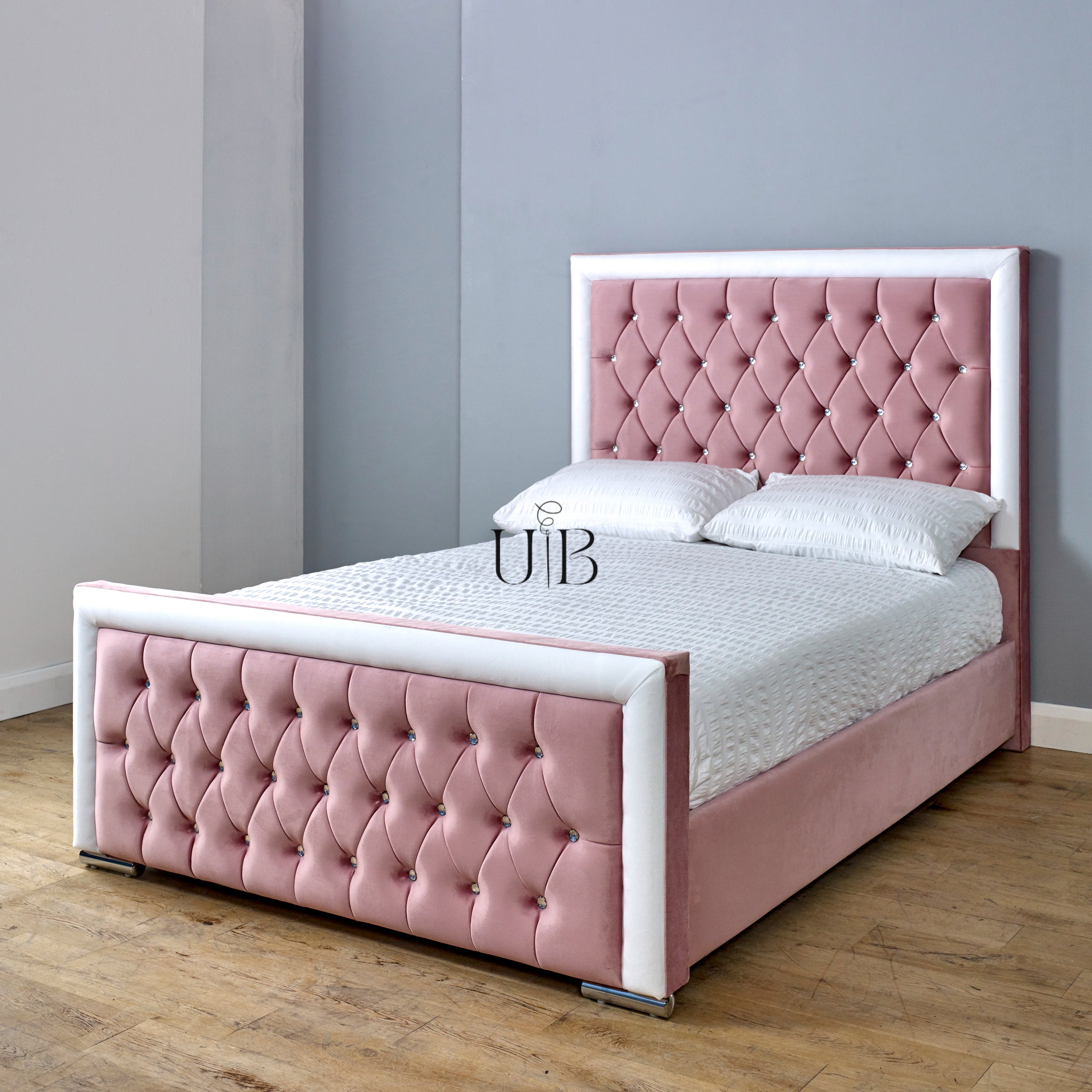Silhouette Chesterfield Ottoman Bed