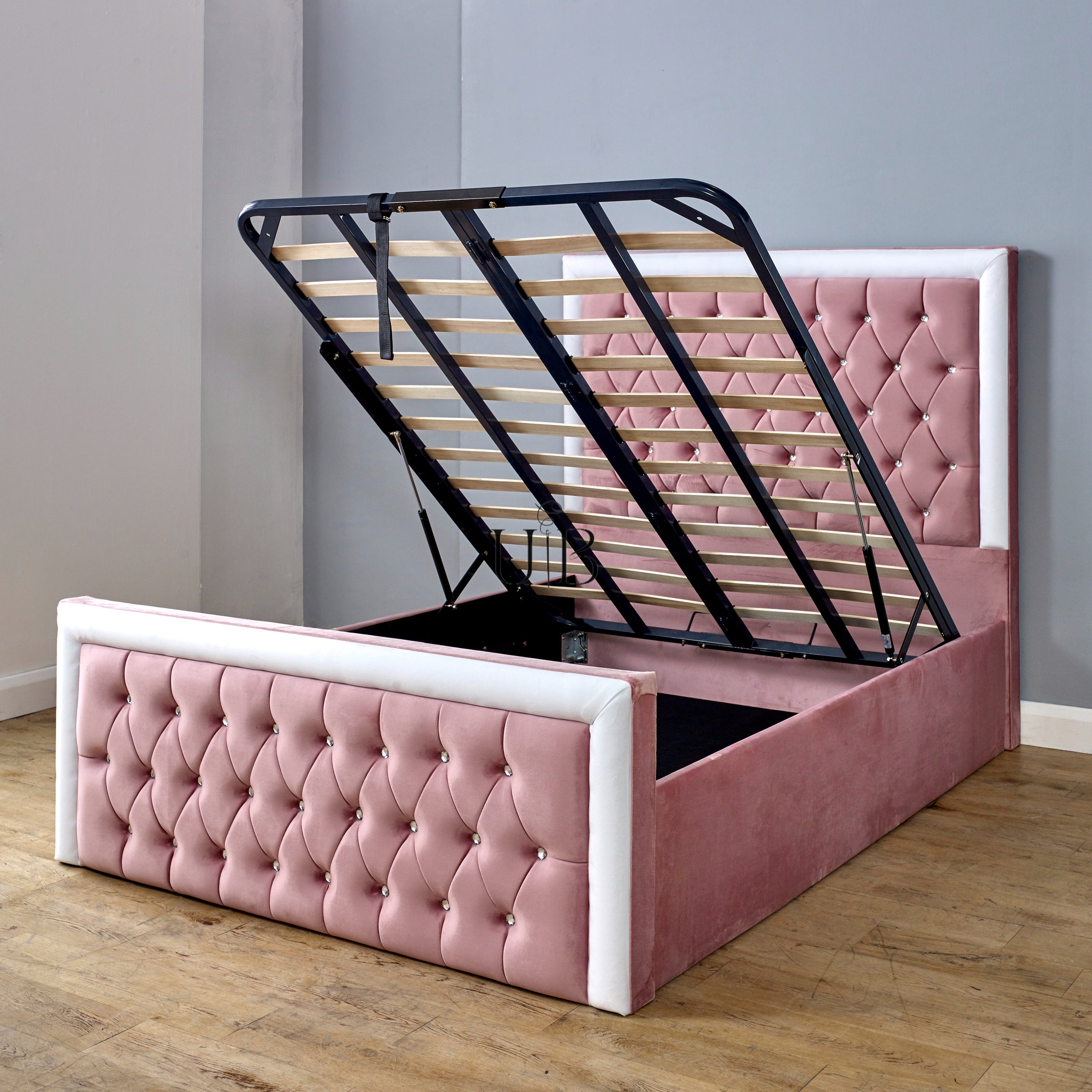 Silhouette Chesterfield Ottoman Bed