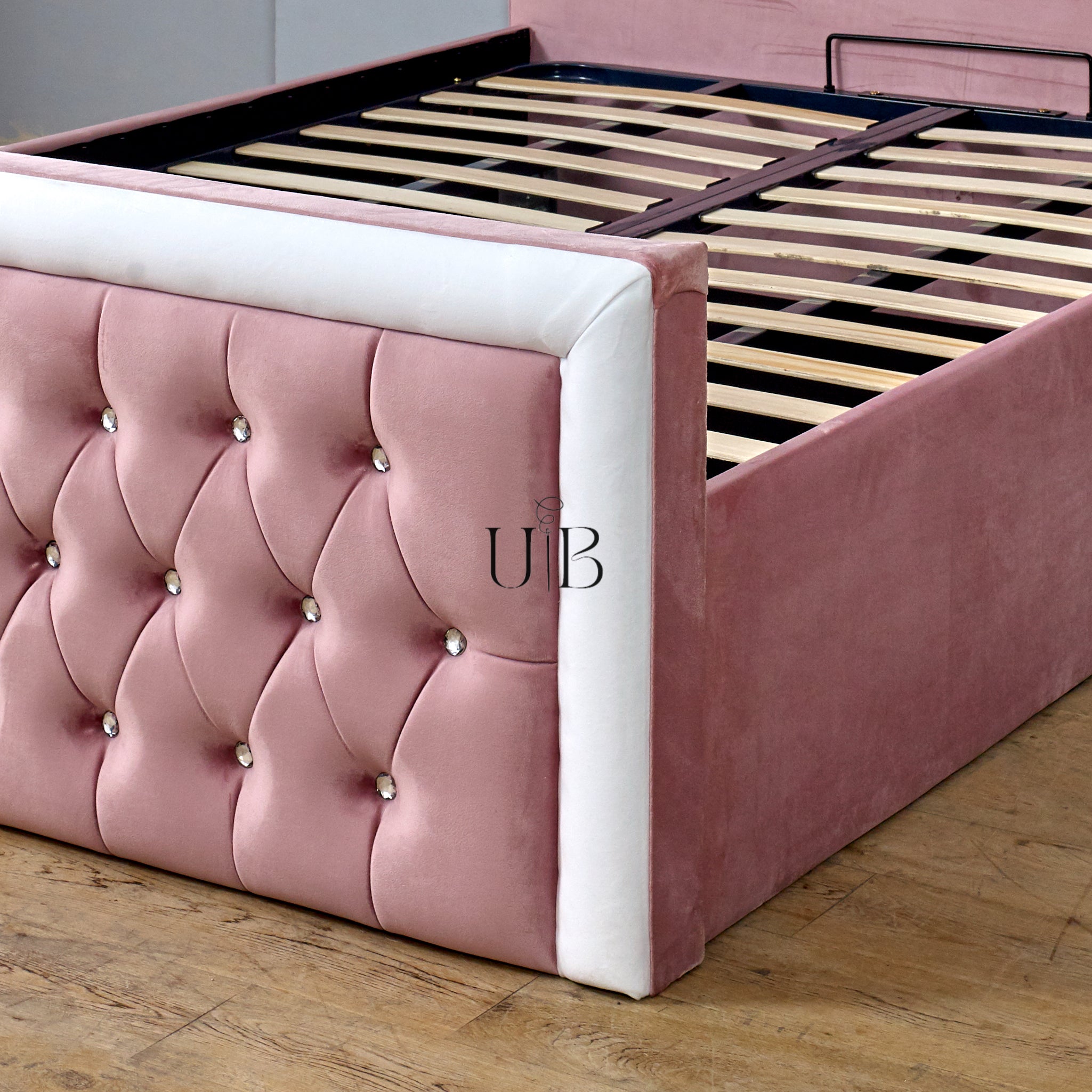 Silhouette Chesterfield Ottoman Bed