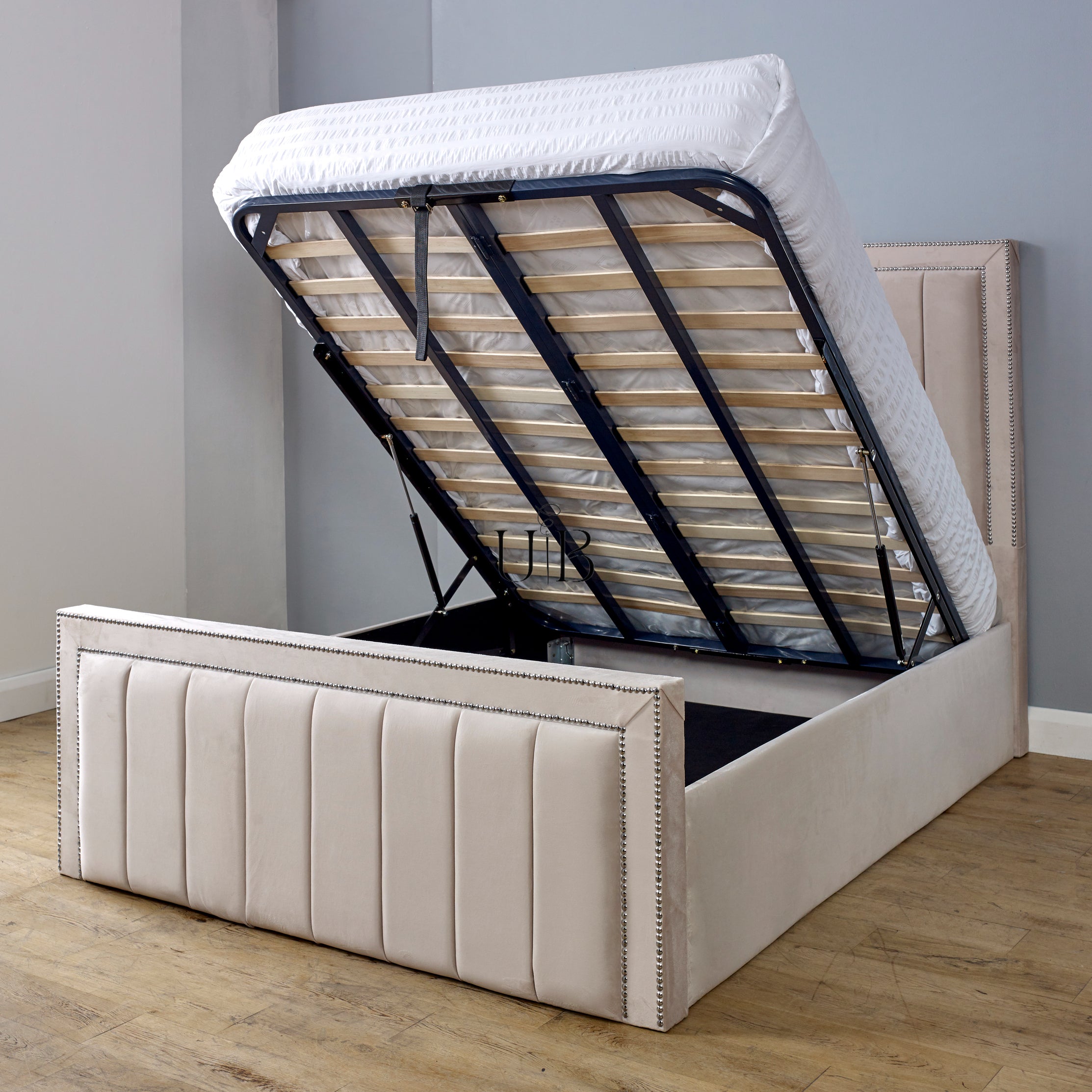 Modern Vertica Ottoman Bed